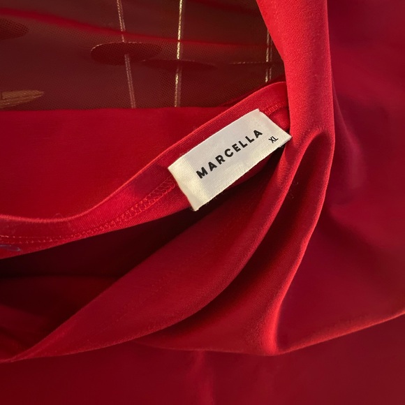 Red top. - Picture 5 of 8